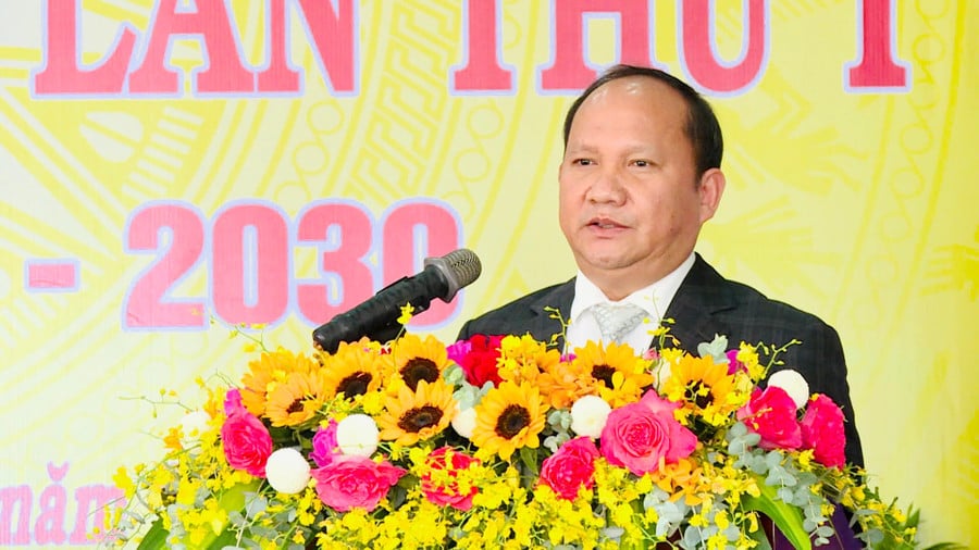 dong-chi-rah-lan-chung-pho-bi-thu-thuong-truc-tinh-uy-chu-tich-hdnd-tinh-phat-bieu-chi-dao-dai-hoi.jpg