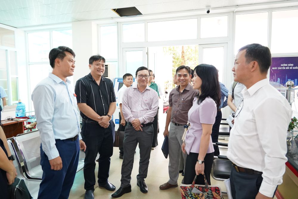 Quảng Ngãi tăng cường hạ tầng số, đảm bảo vận hành chính quyền hai cấp hiệu quả, thông suốt - Ảnh 2.