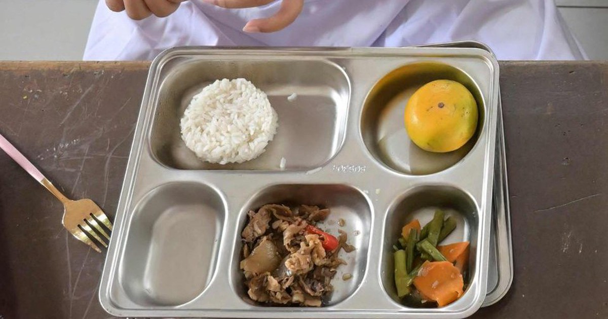 Chương trình bữa ăn miễn phí tại Indonesia: Hơn 360 người ngộ độc sau bữa trưa