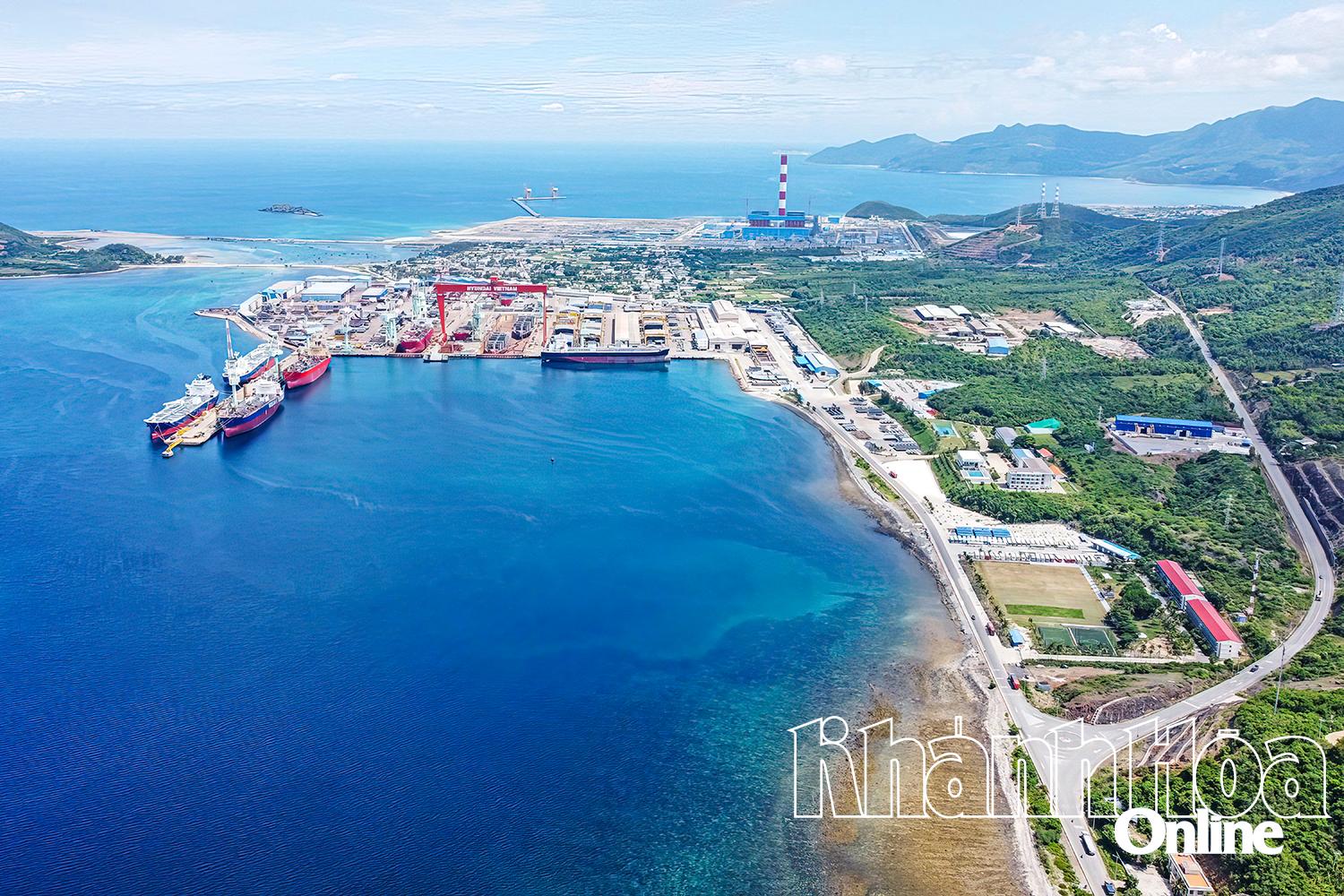 A corner of Nam Van Phong with many leading industrial enterprises of the province.