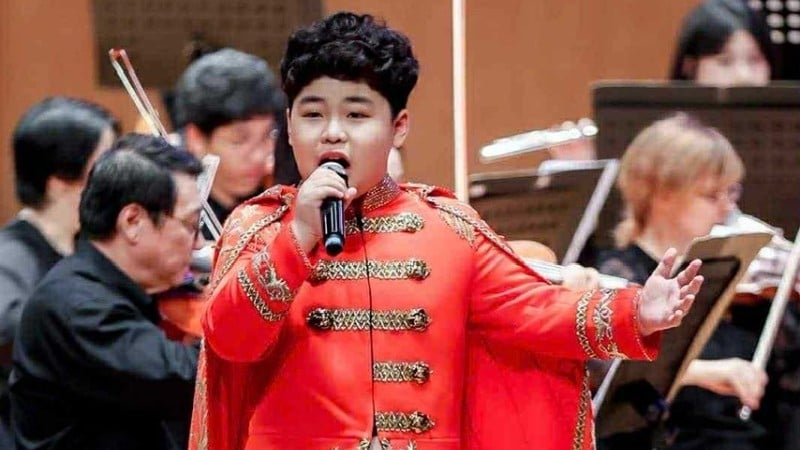 Duong Duc Hai is the only Vietnamese contestant to win the Gold Prize in the Vocal category at the final round of the TSP - Shanghai International Arts Festival 2025. (Photo: Organizing Committee)
