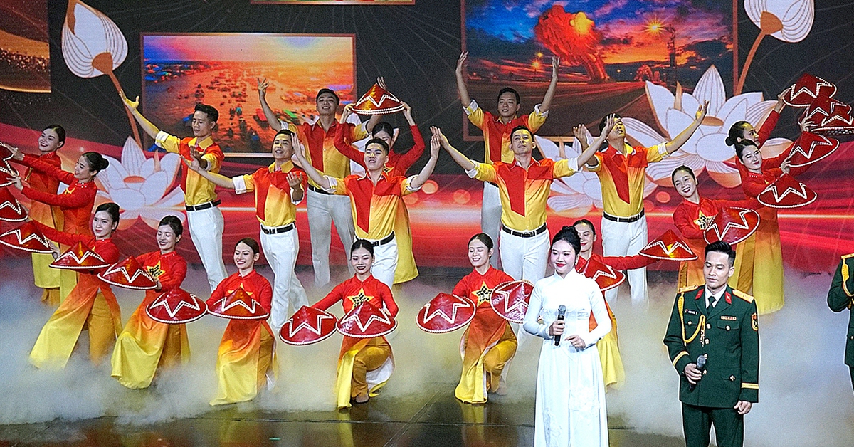 ញាក់សាច់ ស្តាប់ 'កំណាព្យដែលធ្វើអោយប្រទេសជាតិ'