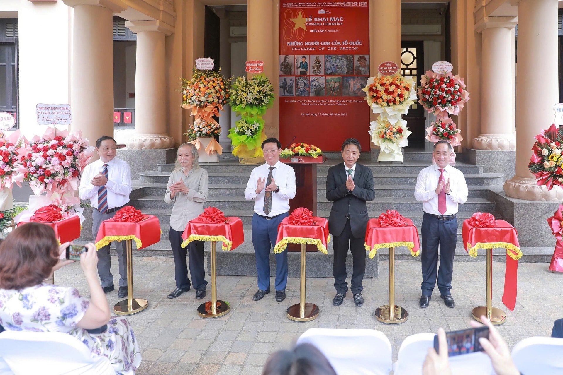 khai-mac-nhung-nguoi-con-tq.jpg