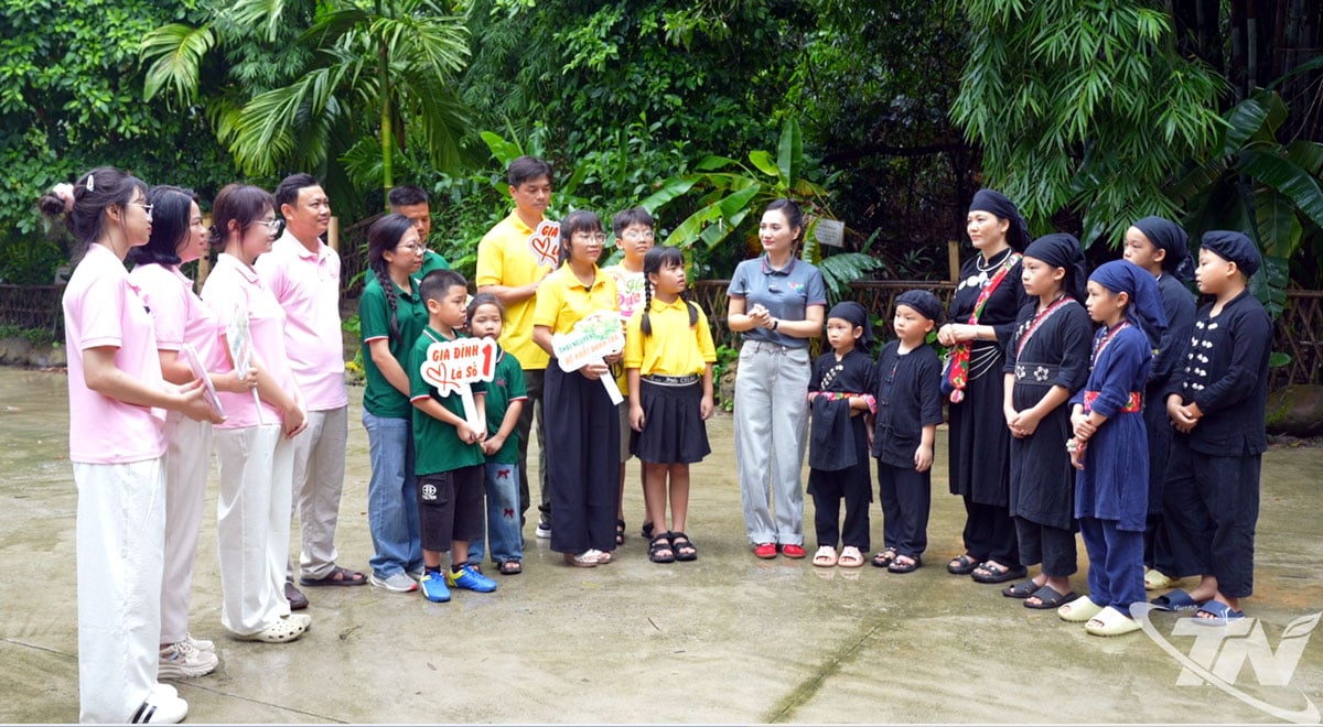 3 families explore and experience the Tay and Nung ethnic culture at Thai Hai Ecological Stilt House Village Conservation Area