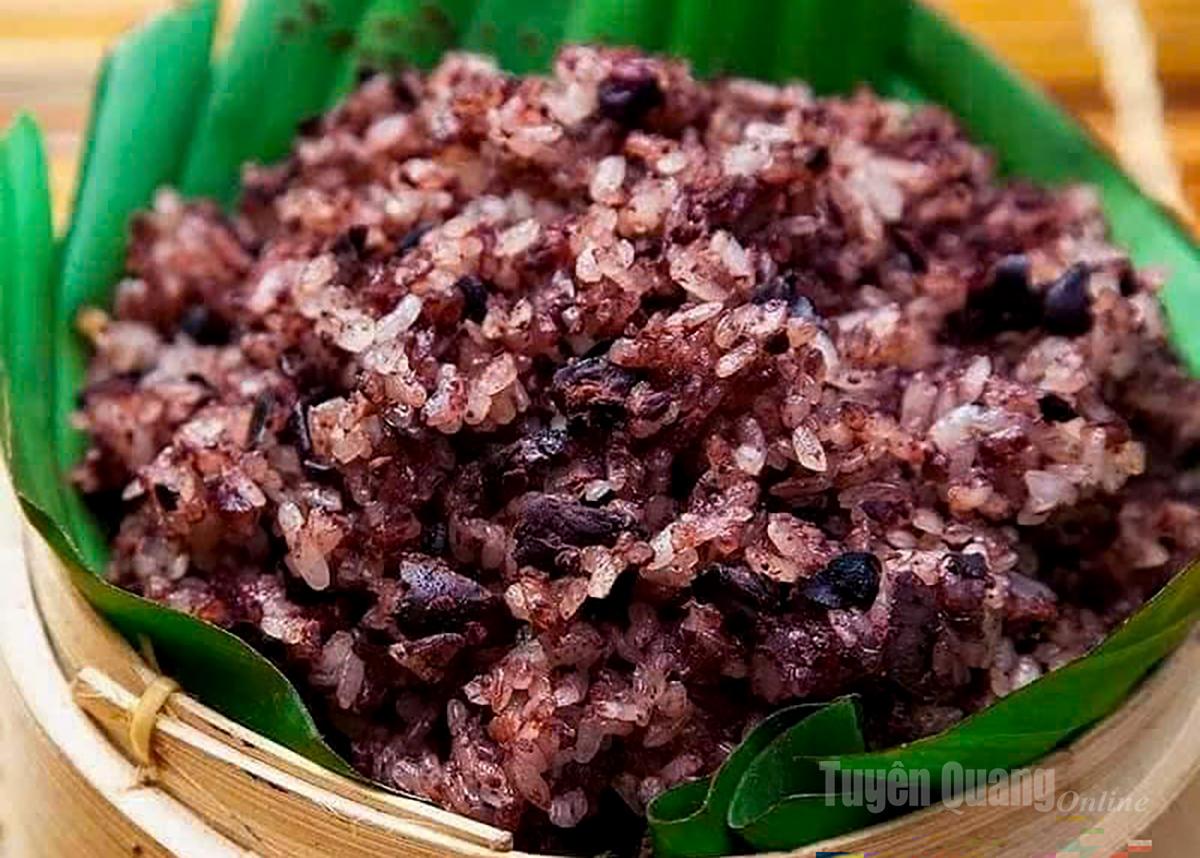 검은 매실 찹쌀밥.