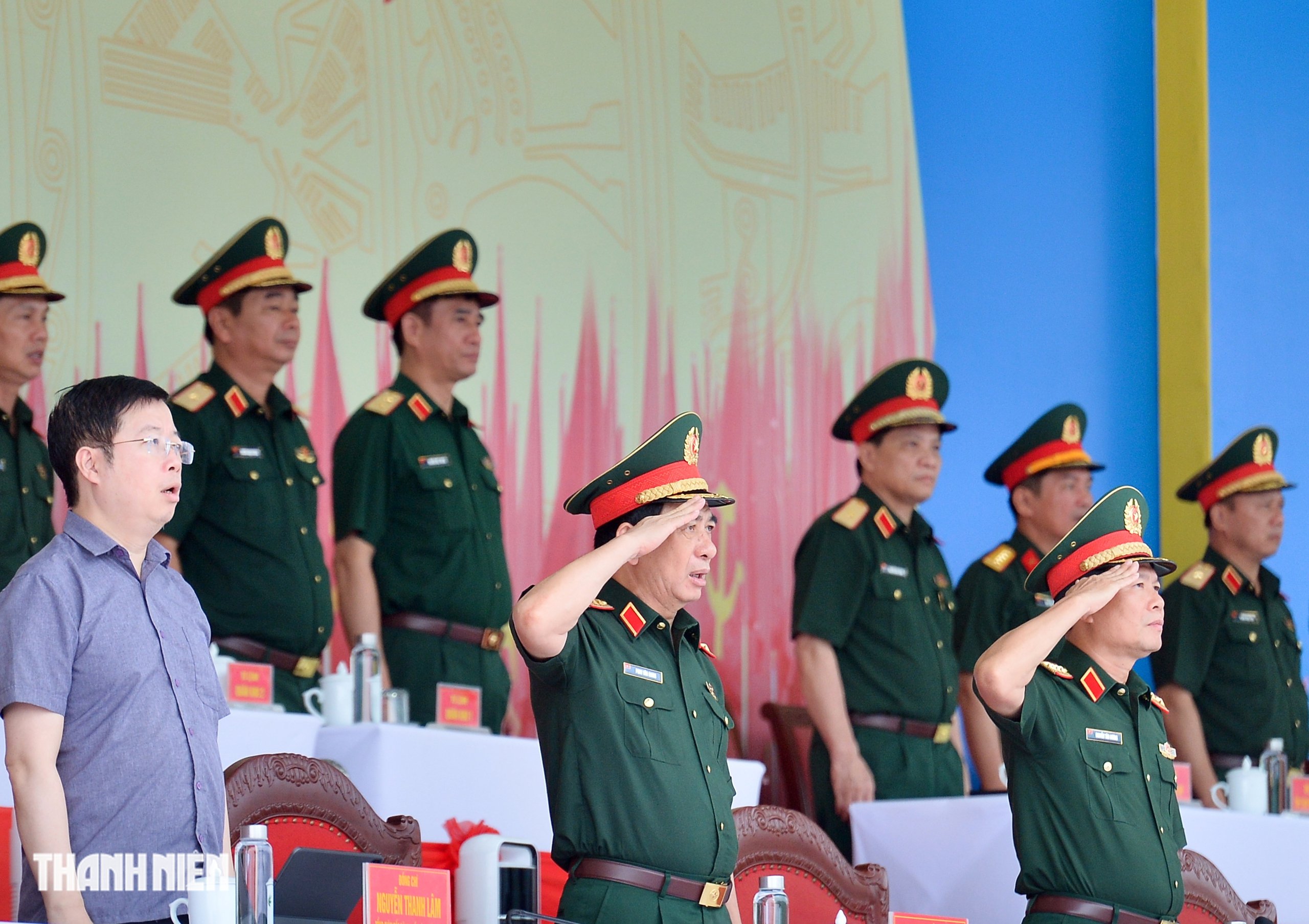 Hình ảnh 16.000 chiến sĩ hợp luyện diễu binh dưới trời mưa tầm tã - Ảnh 1.