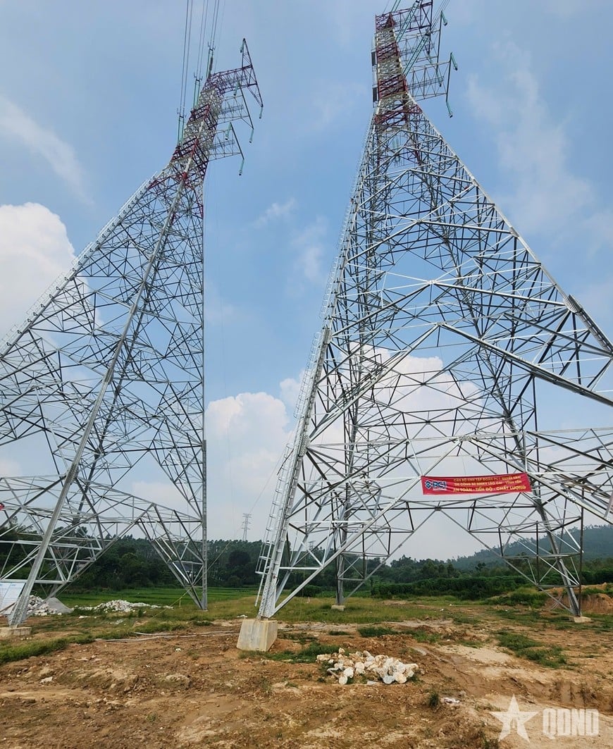 Dù đối mặt với địa hình phức tạp và thời tiết khắc nghiệt, các đơn vị thi công vẫn đảm bảo tiến độ, an toàn và chất lượng kỹ thuật.
