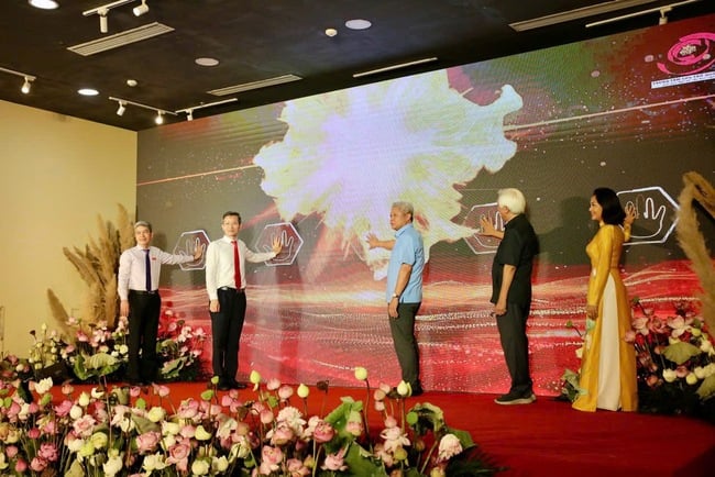Nhiều tài liệu lần đầu tiên được công bố tại triển lãm trực tuyến &quot;Không có gì quý hơn độc lập, tự do&quot; - Ảnh 2.