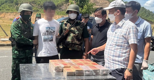 Lực lượng biên phòng bắt giữ 2 đối tượng vận chuyển gần 300 kg ma túy