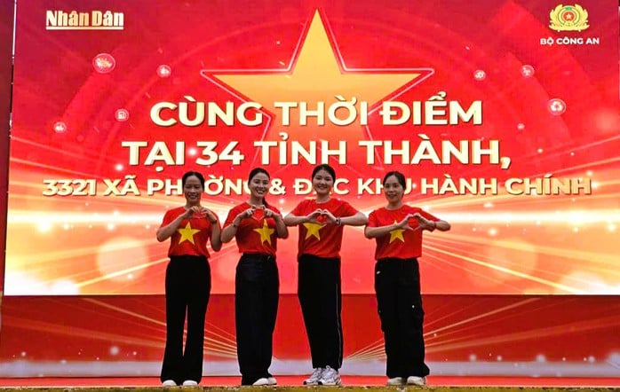 32 ngàn người ở Thanh Hóa xuống đường đi bộ "Cùng Việt Nam tiến bước"- Ảnh 3.