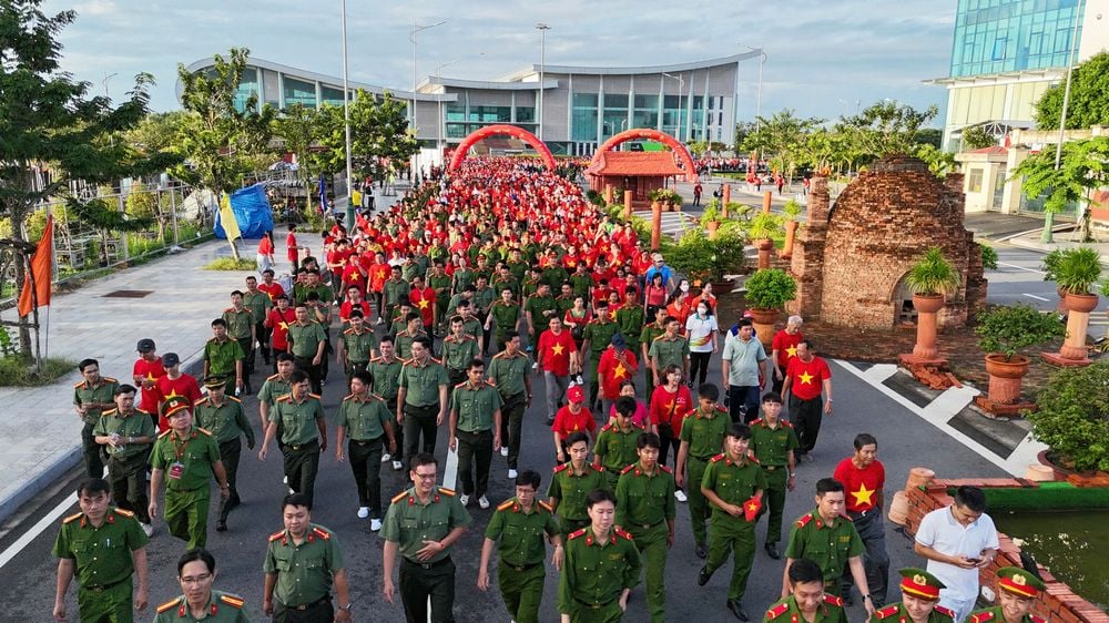  Thông qua chương trình giới thiệu vẻ đẹp đất nước con người Việt Nam nói chung và tỉnh Vĩnh Long nói riêng qua dự án “Yêu lắm Việt nam”- nơi kết nối cảm xúc, lan tỏa hình ảnh quê hương tới bạn bè quốc tế. Đồng thời, khuyến khích người dân trải nghiệm và quảng bá du lịch thông minh thông qua hệ thống check-in NFC, góp phần xây dựng thương hiệu du lịch hiện đại, thân thiện và giàu bản sắc dân tộc.