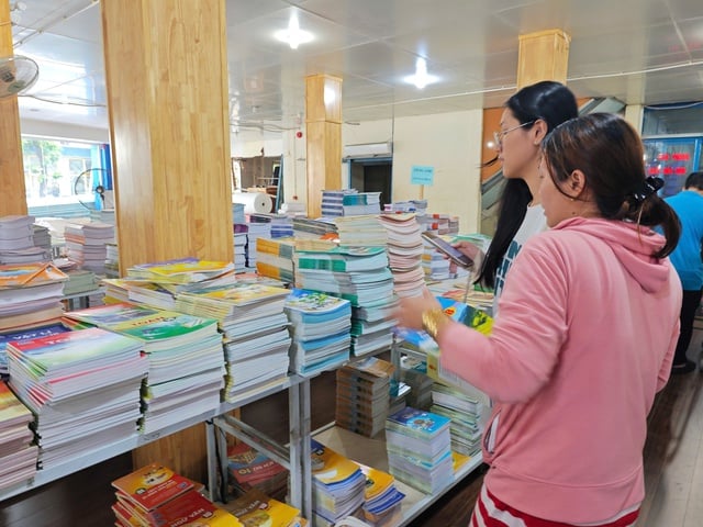 Có nên quay lại cả nước một bộ sách giáo khoa? - Ảnh 2.