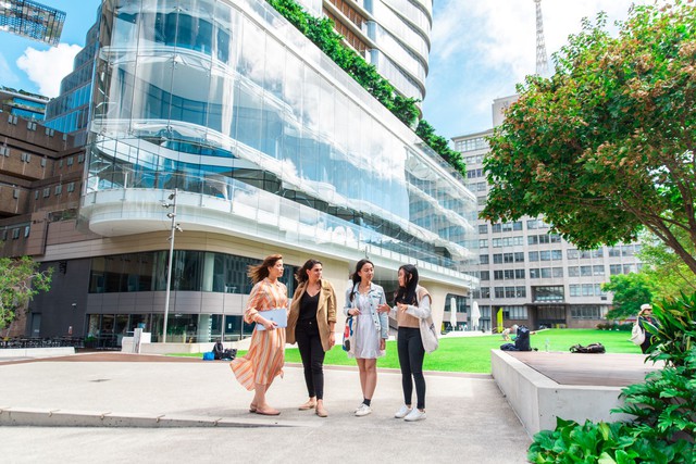 ĐH Úc tạm dừng tuyển mới trăm khóa học, ảnh hưởng gì tới du học sinh Việt? - Ảnh 1.