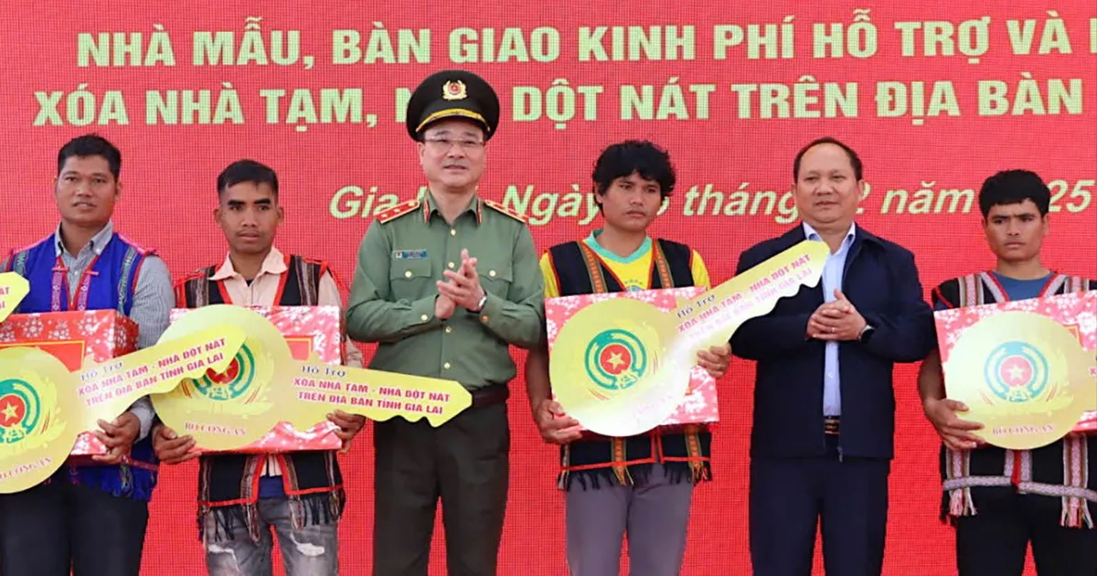 Xây lại mái nhà, bồi đắp niềm tin - Bài 4: Góp gạch dựng nhà, góp lòng dựng nước