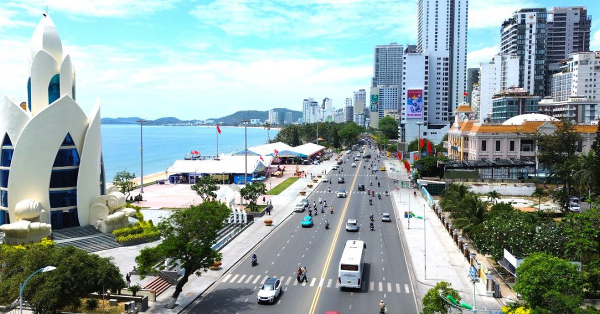 Khanh Hoa promotes private economic development, strictly handles corruption of officials and civil servants