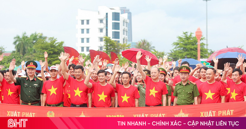 Tự hào “Cùng Việt Nam tiến bước”
