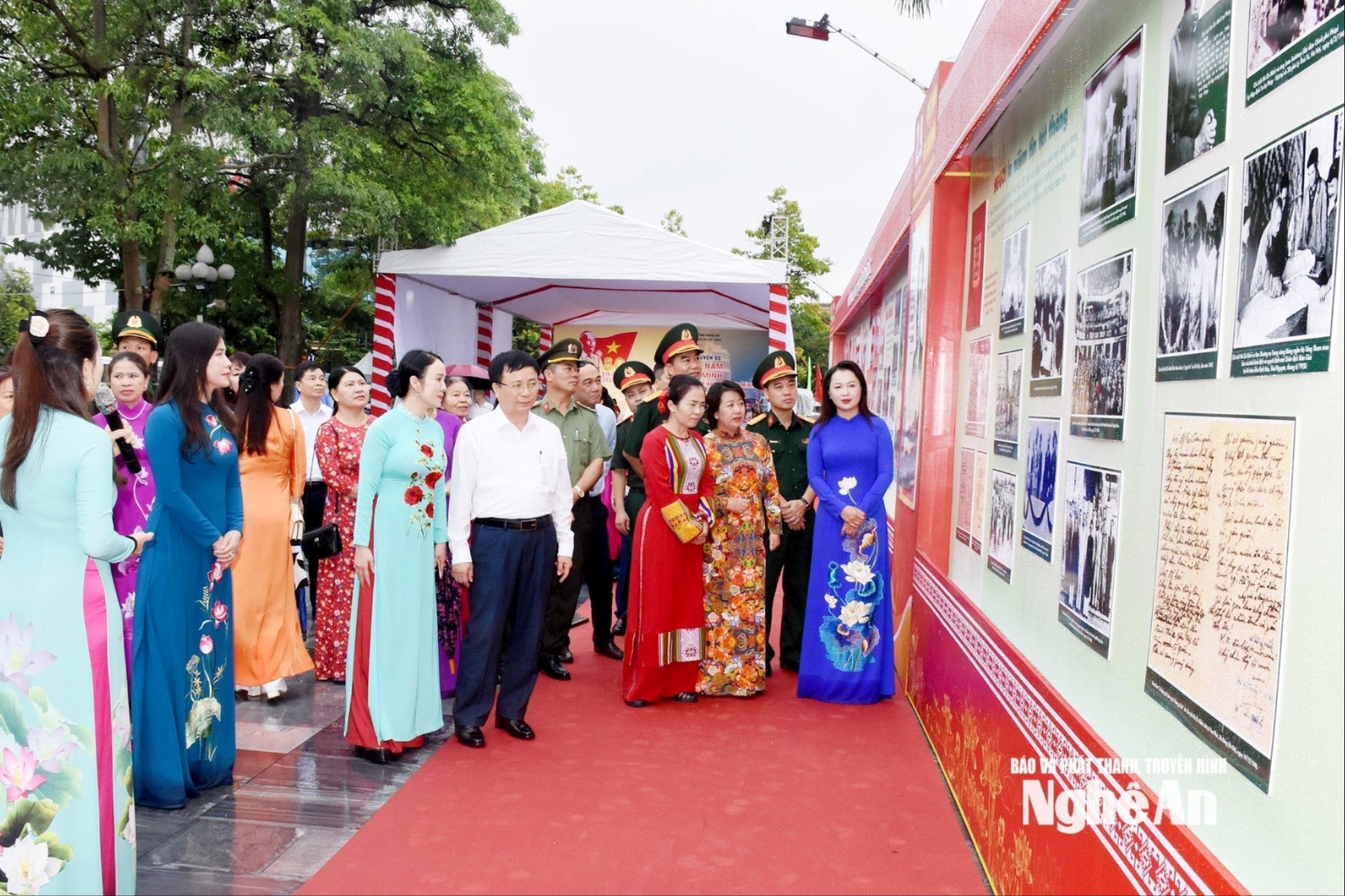 Nghe An opens the thematic exhibition "Vietnam - Ho Chi Minh: From the Autumn of Independence to the Era of Rising"
