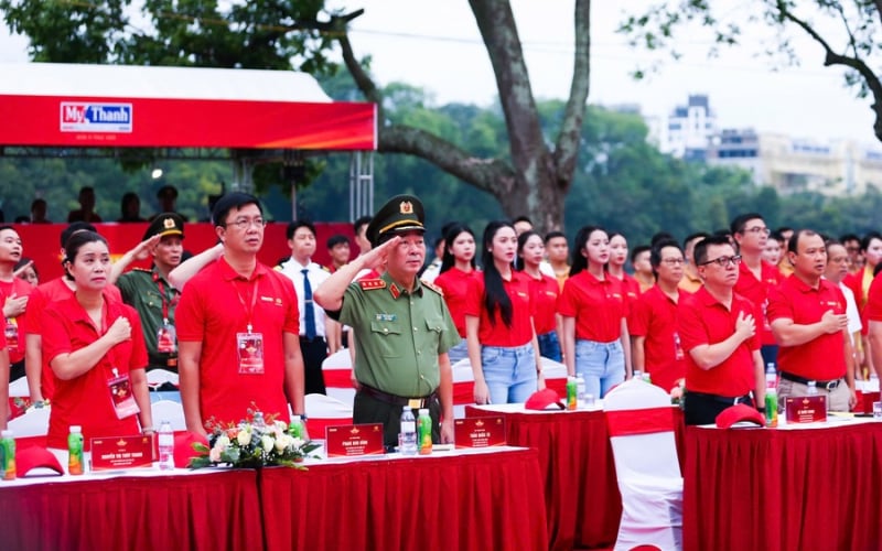 Bộ Công an cùng Báo Nhân Dân tổ chức Hoạt động đi bộ toàn quốc: 1 tỷ bước chân tiến vào kỷ nguyên mới -0