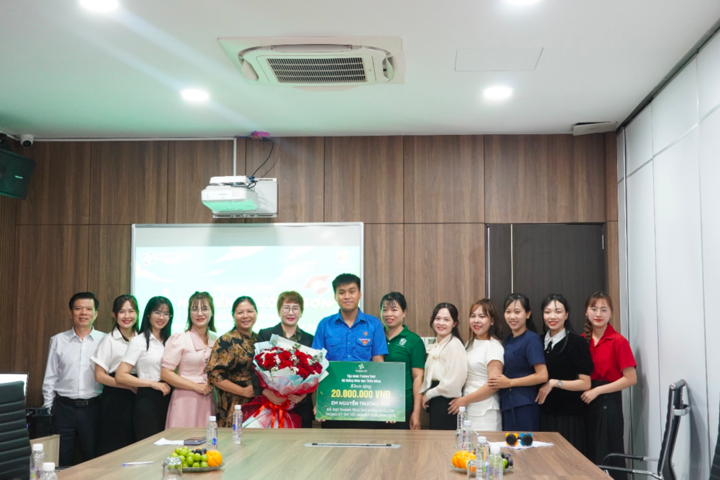 Tập đoàn Trường Tươi trao học bổng cho thủ khoa khối C00 kỳ thi THPT 2025 - 5