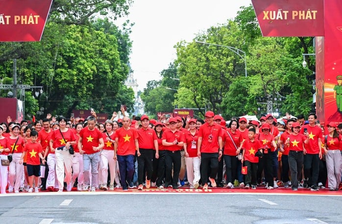 Hơn 1 triệu người cùng đi bộ vì một Việt Nam hùng cường- Ảnh 5.