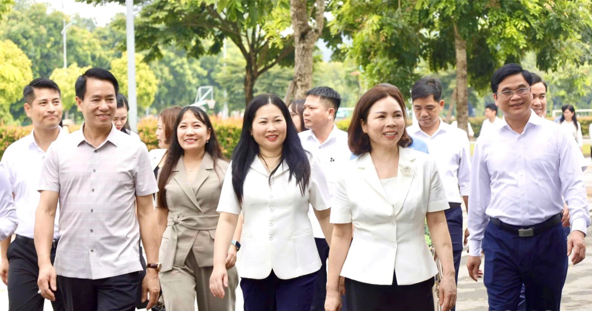 Phó Chủ tịch UBND tỉnh Vũ Thị Hiền Hạnh khảo sát một số trường học tại phường Lào Cai, Cam Đường