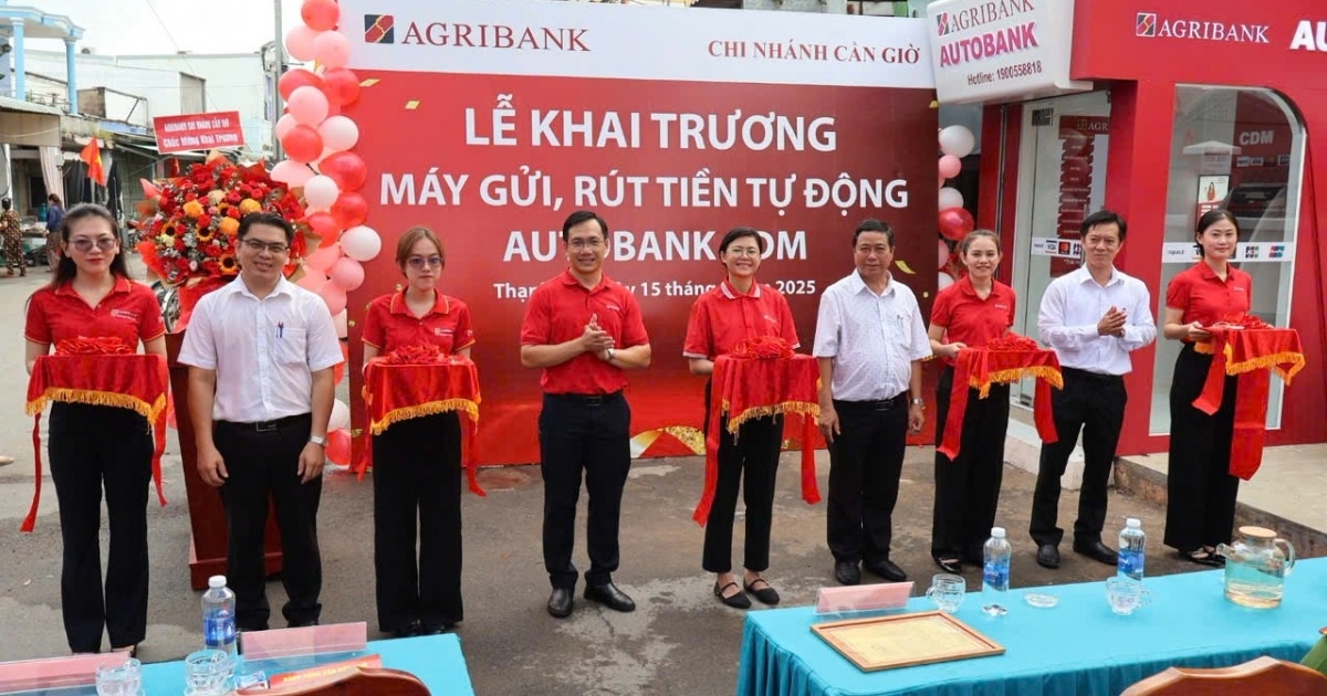 Agribank mang dịch vụ ngân hàng hiện đại góp phần phát triển xã đảo Thạnh An