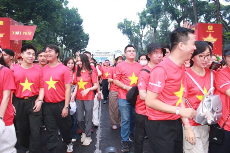 Công an TP Hồ Chí Minh đồng lòng hưởng ứng “Cùng Việt Nam tiến bước” -4