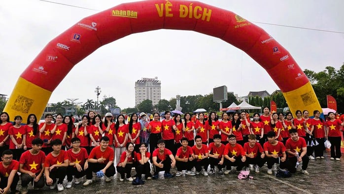 32 ngàn người ở Thanh Hóa xuống đường đi bộ "Cùng Việt Nam tiến bước"- Ảnh 18.