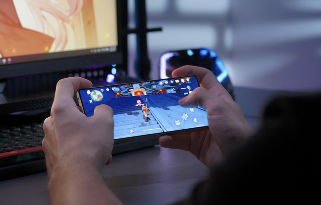 FPT Shop mở bán mẫu máy Gaming Phone REDMAGIC 10S Pro chính hãng - Ảnh 1.