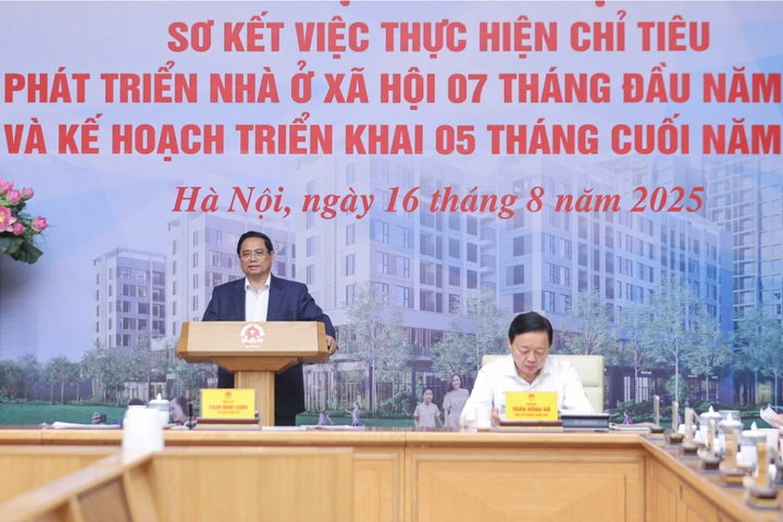 On August 16, Prime Minister Pham Minh Chinh chaired a conference to review the implementation of social housing development targets for the first 7 months of 2025 and the implementation plan for the remaining 5 months of this year.