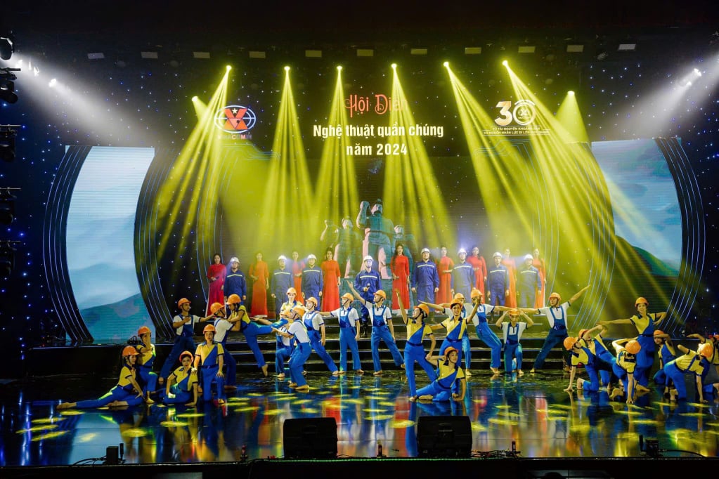Các tiết mục nghệ thuật được chính những người thợ Tuyển than thực hiện góp phần gắn kết tập thể và truyền cảm hứng lao động sáng tạo trong doanh nghiệp