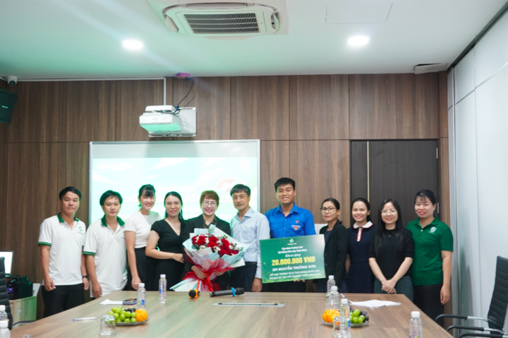 Tập đoàn Trường Tươi trao học bổng cho thủ khoa khối C00 kỳ thi THPT 2025 - 6