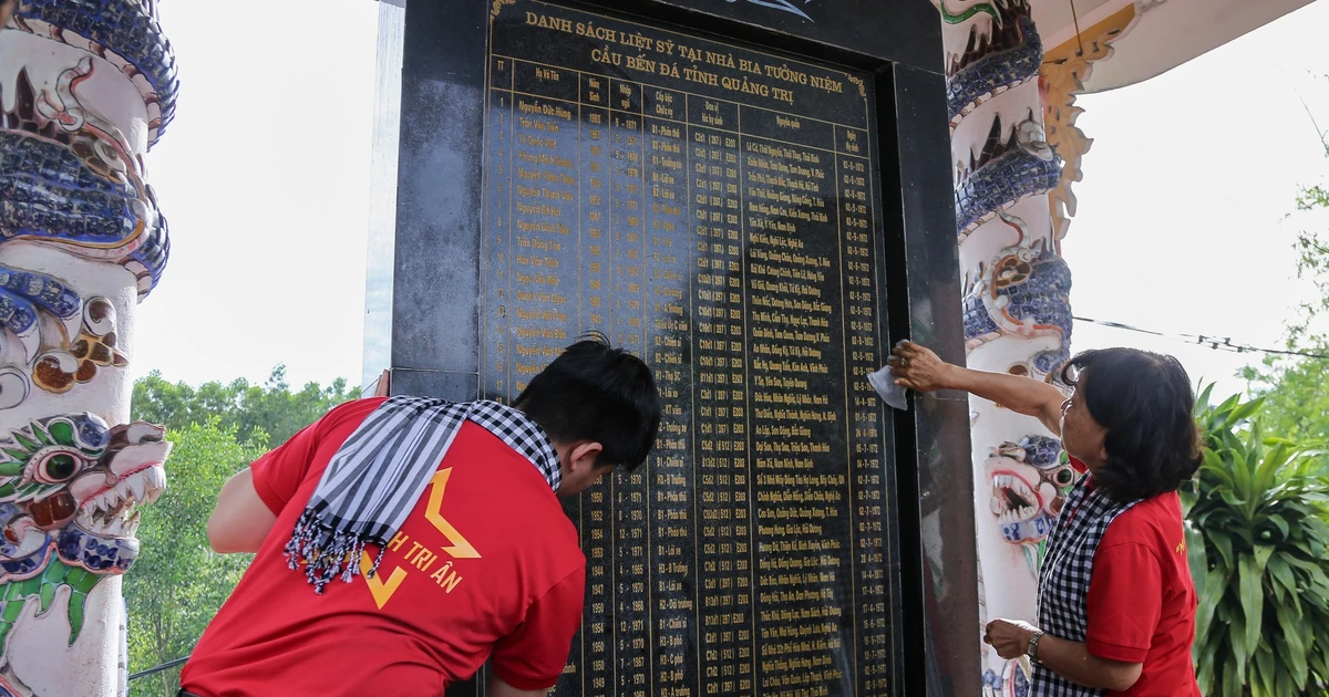 'Mãi mãi tuổi 20': Nhìn lại hành trình kết nối lịch sử với hiện tại