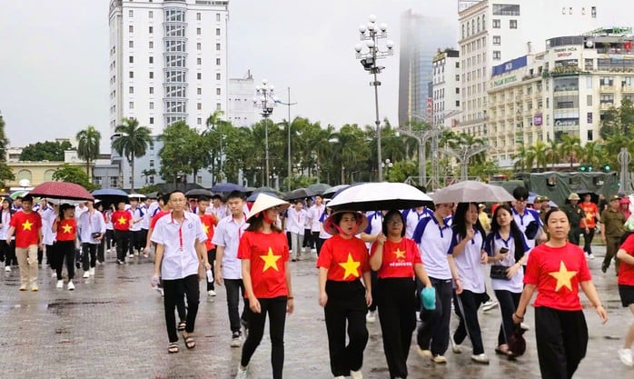 32 ngàn người ở Thanh Hóa xuống đường đi bộ "Cùng Việt Nam tiến bước"- Ảnh 10.