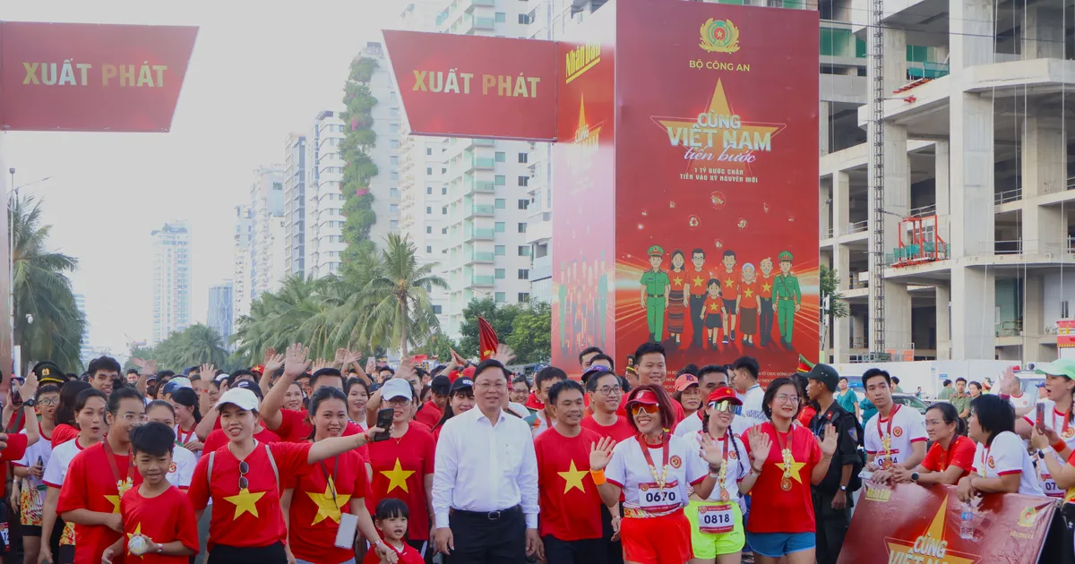 Đà Nẵng: Hàng ngàn người đi bộ hưởng ứng “Cùng Việt Nam tiến bước”