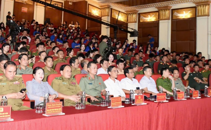 “Công an Thanh Hóa - Vang mãi bản hùng ca”: Dấu ấn nghệ thuật tri ân và tự hào -0