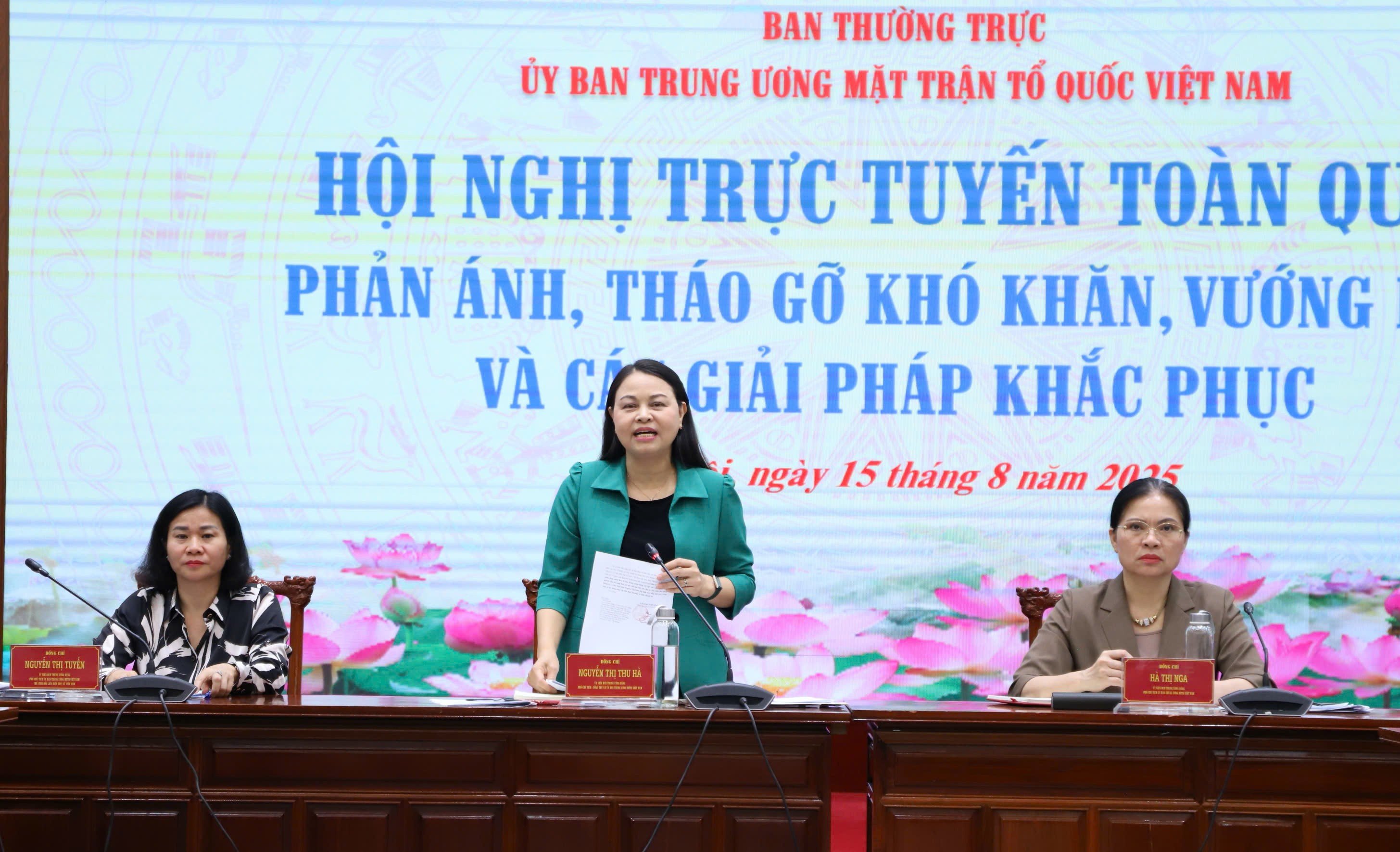  Bà Nguyễn Thị Thu Hà, Ủy viên Trung ương Đảng, Phó Bí thư Thường trực Đảng ủy Mặt trận Tổ quốc, các đoàn thể Trung ương, Phó Chủ tịch - Tổng Thư ký Ủy ban Trung ương Mặt trận Tổ quốc Việt Nam phát biểu kết luận Hội nghị. (Ảnh: Minh Hiển)