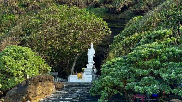 Chiêm bái ngôi chùa không sư trong hang đá triệu năm ở Lý Sơn- Ảnh 5.