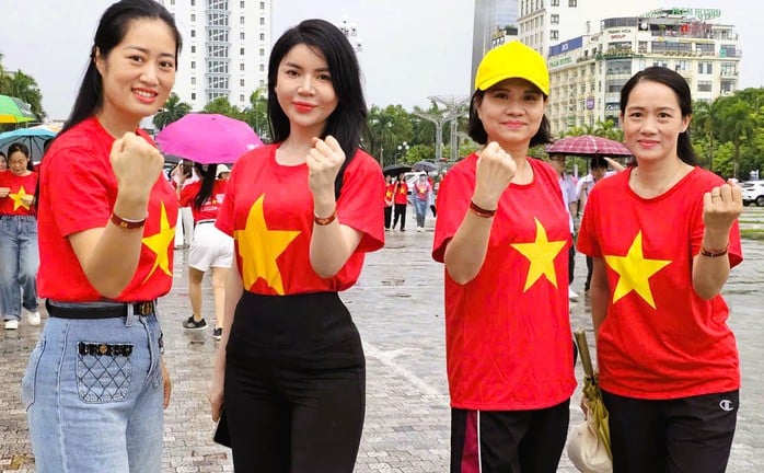 32 ngàn người ở Thanh Hóa xuống đường đi bộ "Cùng Việt Nam tiến bước"- Ảnh 11.