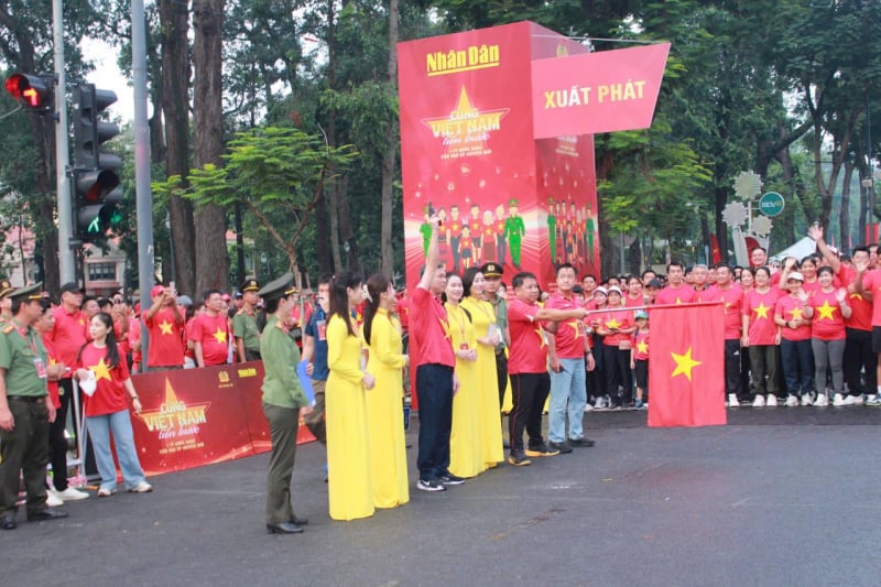 Công an TP Hồ Chí Minh đồng lòng hưởng ứng “Cùng Việt Nam tiến bước” -6