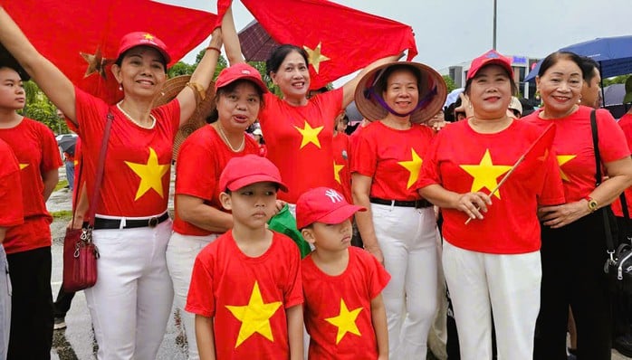32 ngàn người ở Thanh Hóa xuống đường đi bộ "Cùng Việt Nam tiến bước"- Ảnh 13.