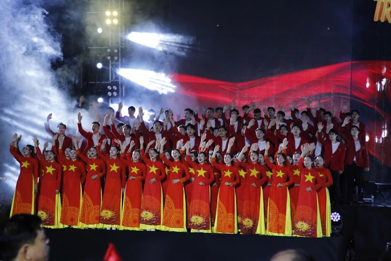 Программа тщательно и великолепно поставлена.