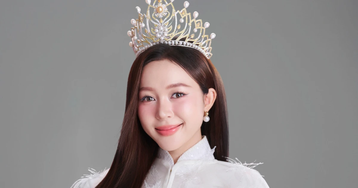Kiều Duy hưởng ứng tinh thần 2/9 với áo dài trắng trên trang chủ Miss International