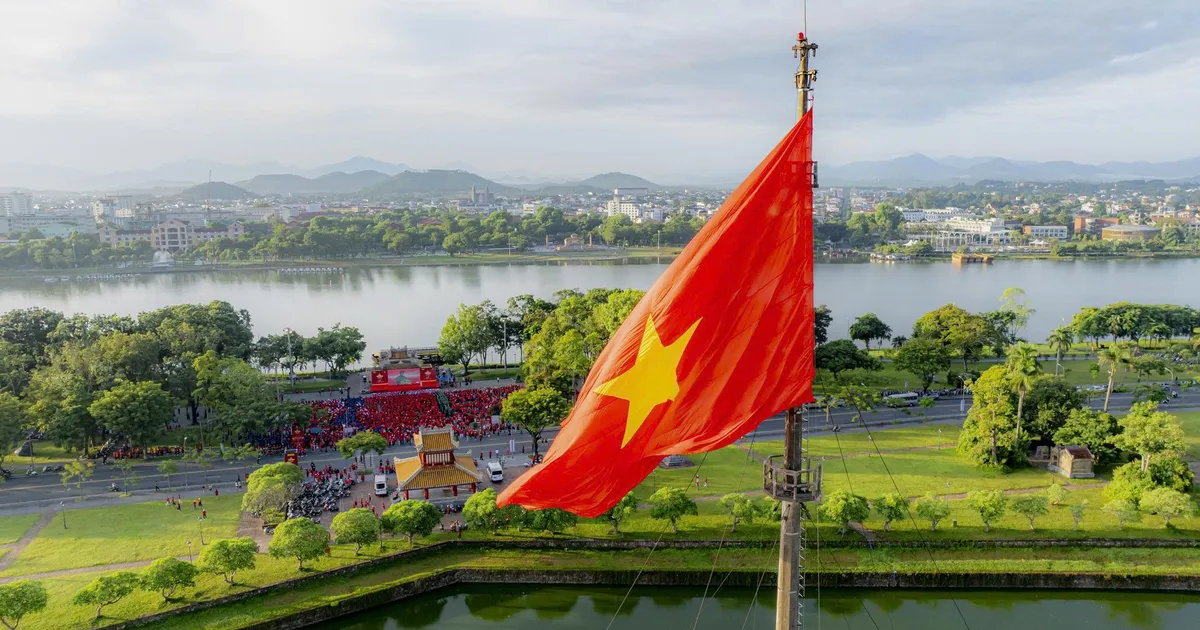 Cố đô Huế rạng rỡ cùng Việt Nam tiến bước