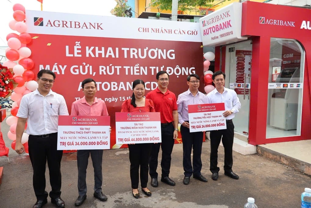 Agribank mang dịch vụ ngân hàng hiện đại góp phần phát triển xã đảo Thạnh An - 4