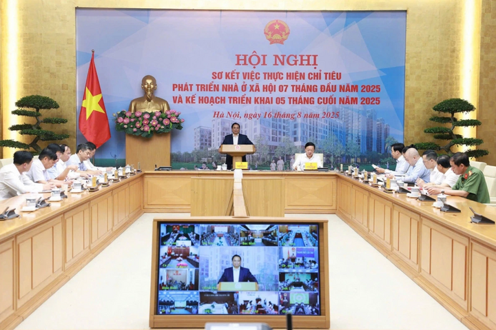 Prime Minister Pham Minh Chinh directed to focus on completing 100,000 social housing units in 2025.