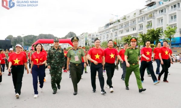 Hơn 30.000 người Quảng Ninh tham gia sự kiện “Cùng Việt Nam tiến bước”