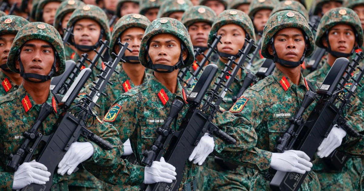 16.000 chiến sĩ hợp luyện diễu binh dưới trời mưa tầm tã