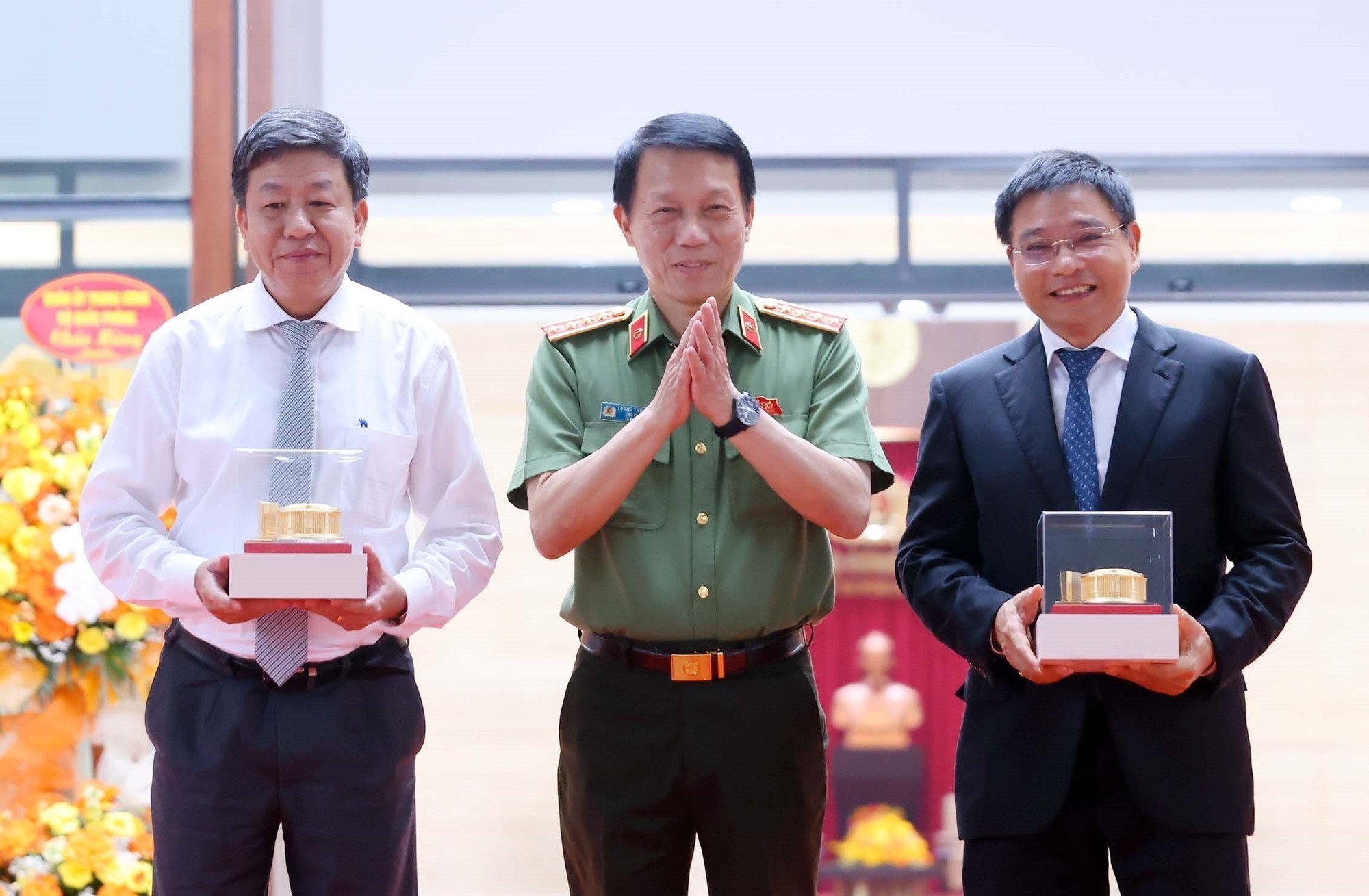 vna-potal-tong-bi-thu-du-le-khanh-thanh-cong-trinh-tru-so-bo-cong-an-8214309.jpg