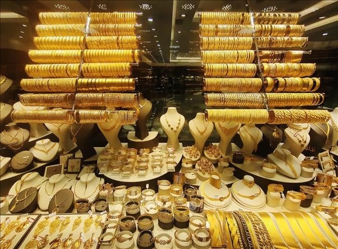 Trang sức vàng được bày bán tại tiệm kim hoàn ở Istanbul, Thổ Nhĩ Kỳ.